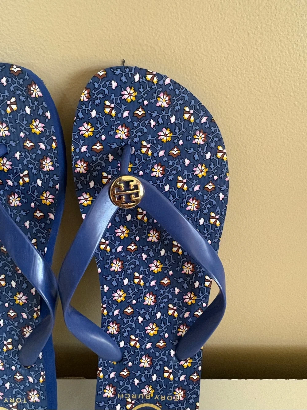 Tory Burch Fresh Blueberry Wild Pansy Flip Flops Size 10